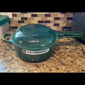 Le Creuset multifunction pan 22 in rare Hunter Green color. Never used.